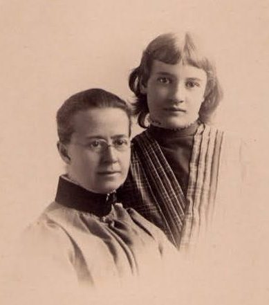 Photo Of Two Girls Ida Eliot And Bertha Lincoln